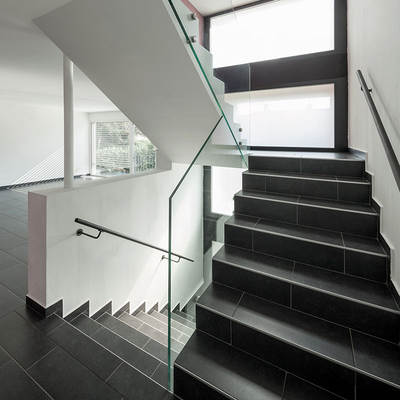 rambarde verre pour escalier à point de fixation inox-verre