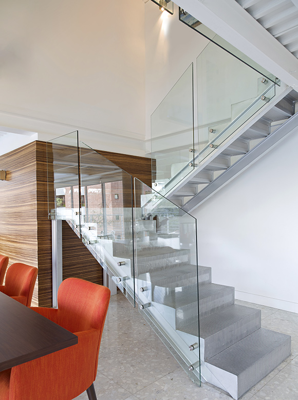 garde corps interieur escalier verre transparent